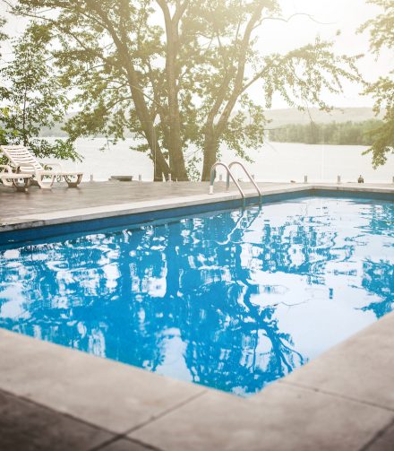 Couverture de sécurité pour piscine : protégez votre famille et votre investissement